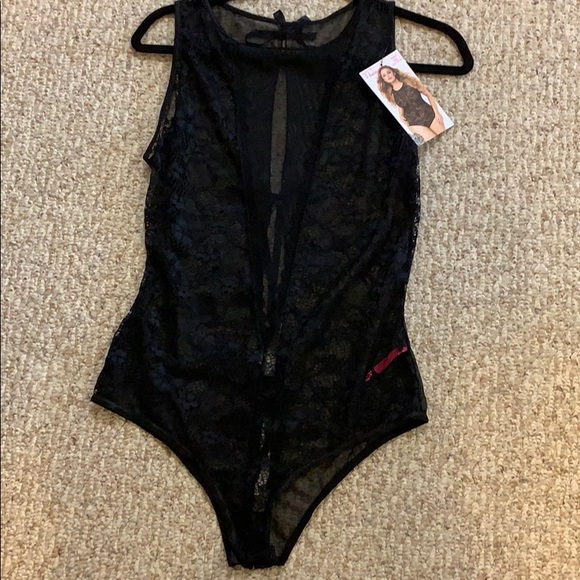 Allover lace teddy - Picture 3 of 7